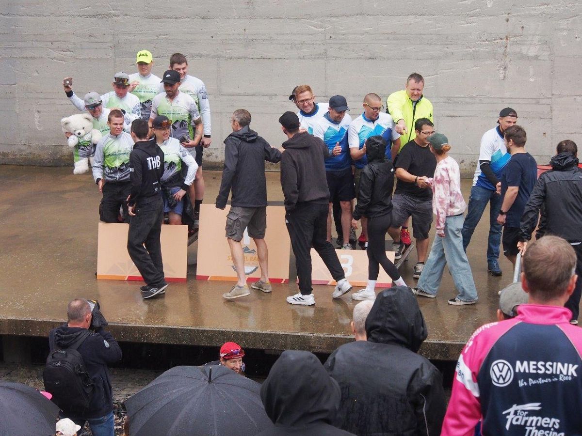 Beim 11. Stffel Race waren Frauen und Mnner am Start. 24 Stunden lang
waren Einzelkmpfer sowie Teams im Gelnde unterwegs. Das Ambiente war
super, das Wetter auch. (alle Fotos: Tatjana Steindorf)
