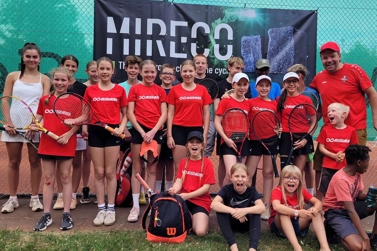 Sommerfest in Kirchen: Tennisverein feiert mit Turnier und guter Laune
