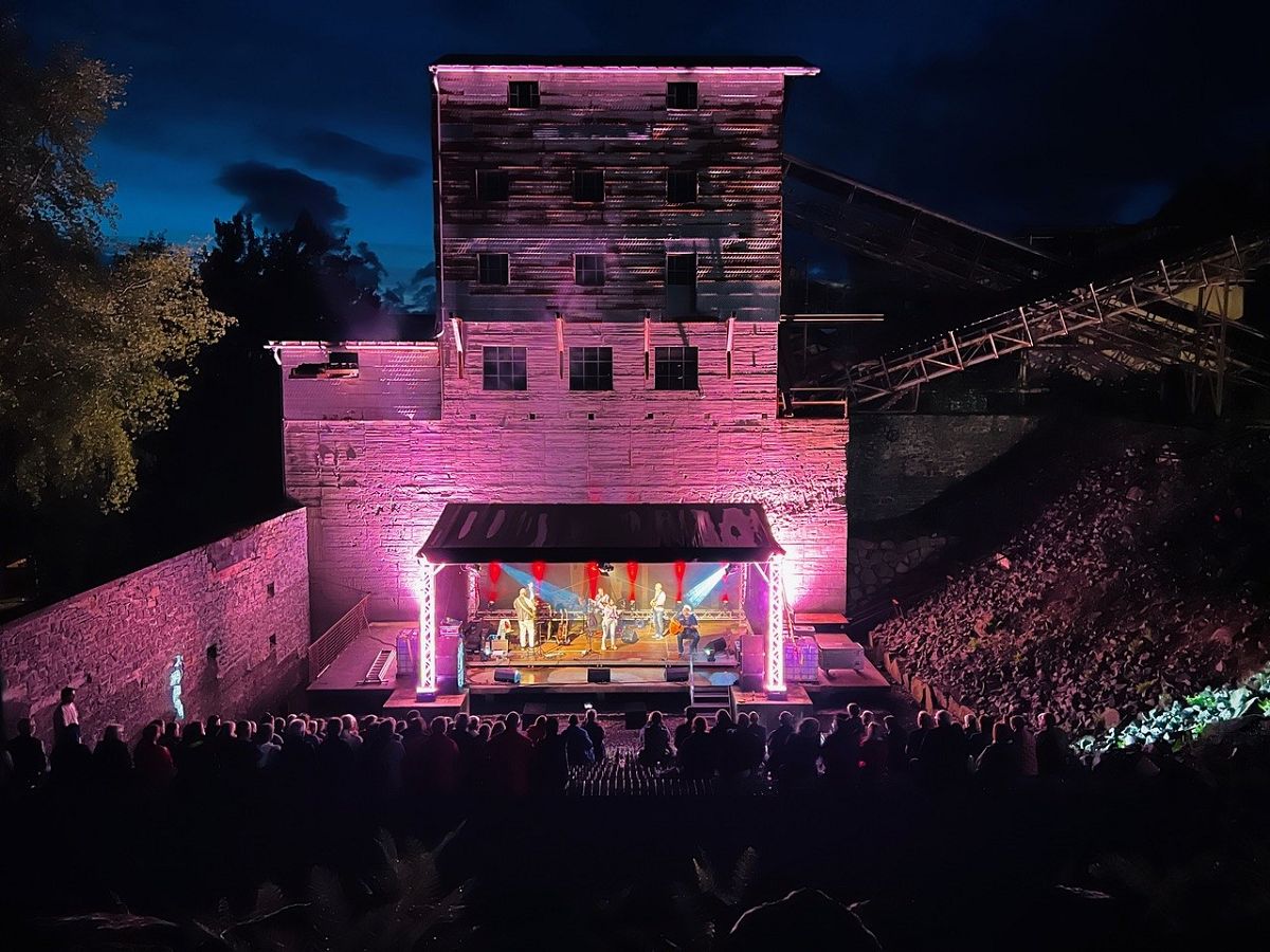 SomeSongs beim Umsonst und drauen 2025 im Stffel-Park