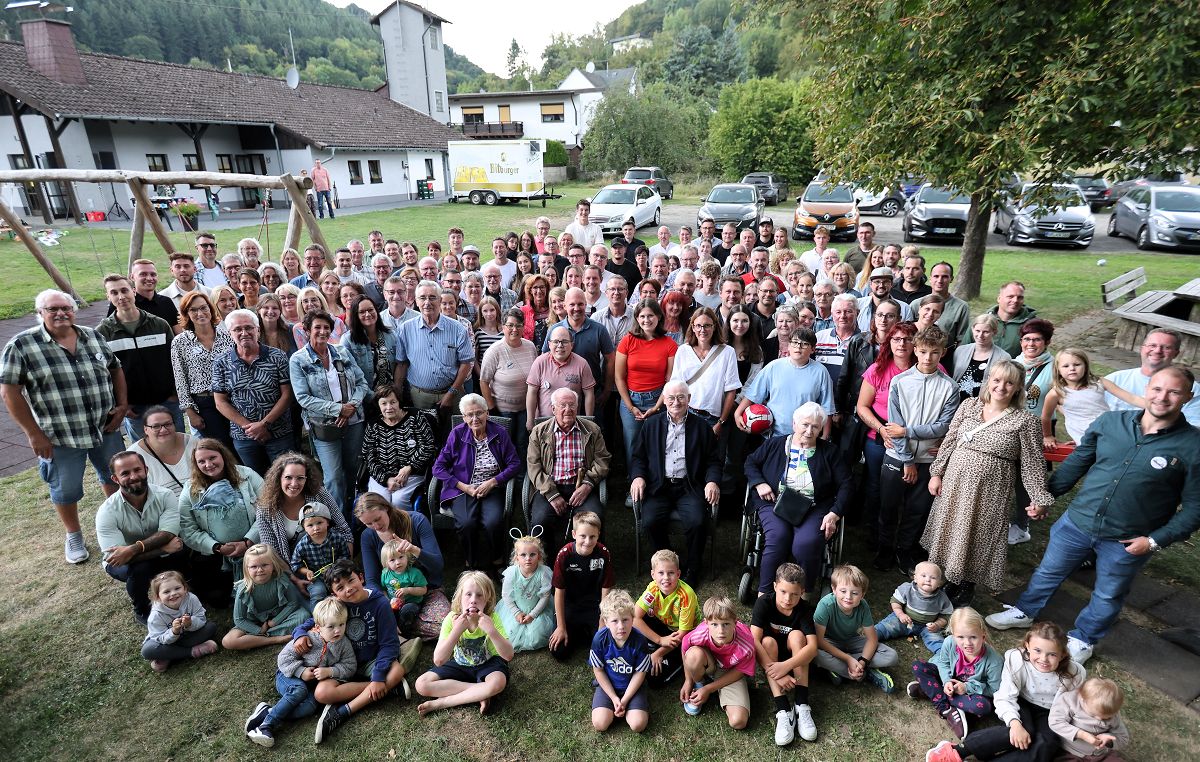 Fnf Generationen vereint: Familie Rams feiert Sippentreffen in Datzeroth