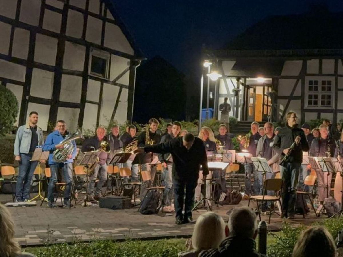 Open Air Konzert "1000 Takte" begeistert Besucher in Scheuerfeld