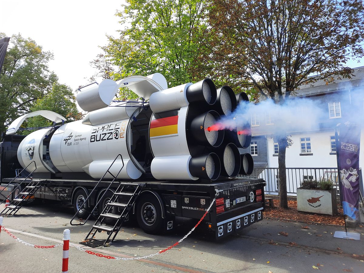 250 Schler erlebten mit SpaceBuzz eine virtuelle Reise ins Weltall