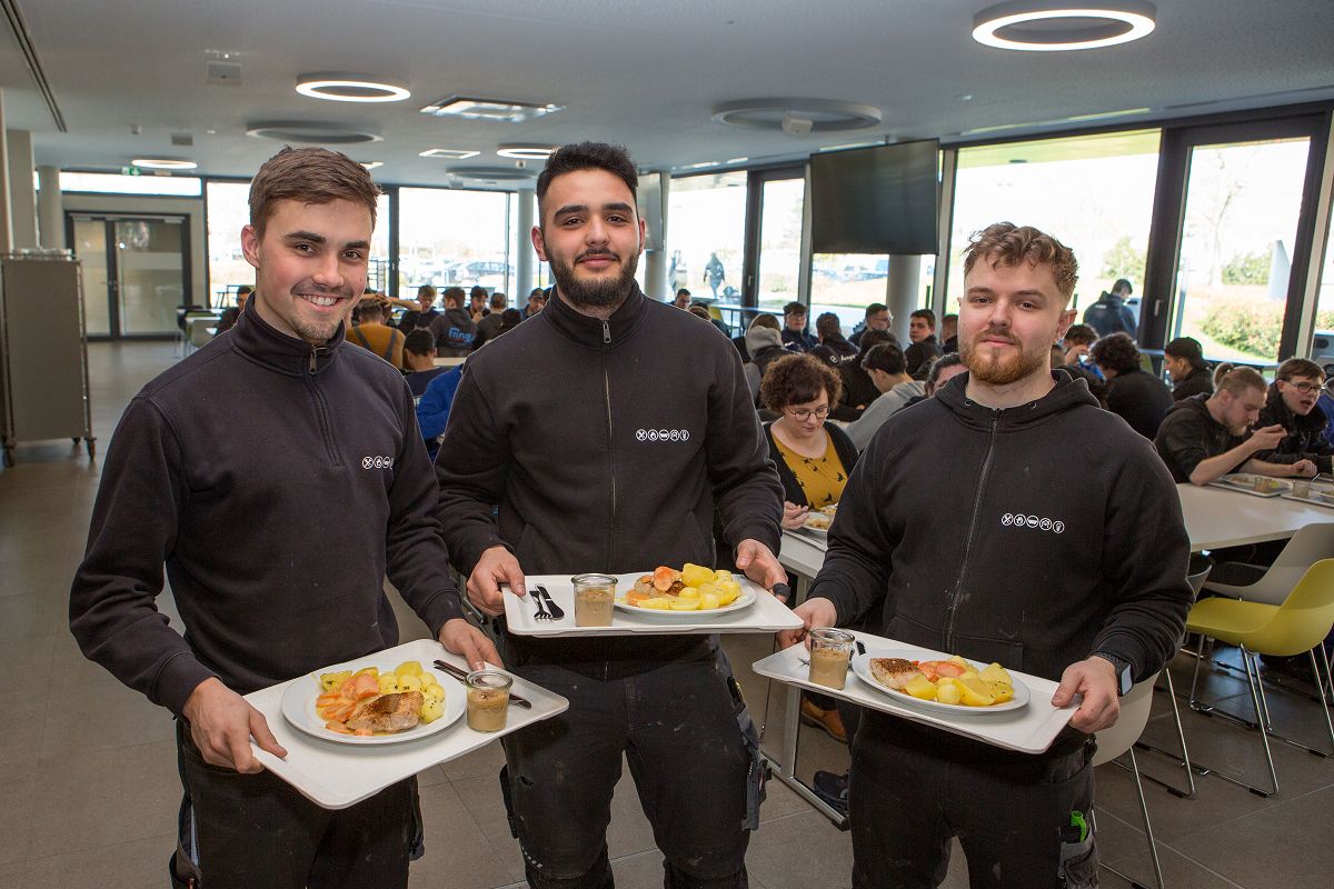 Seit 2024 bietet die HwK Koblenz in ihren Mensen vollwertiges Essen fr Auszubildende kostenlos an. Auch fr ausgelernte Handwerker ist das gesndere Essen kostengnstiger als Pommes und Burger. (Fotoquelle: Photo-Herzmann)