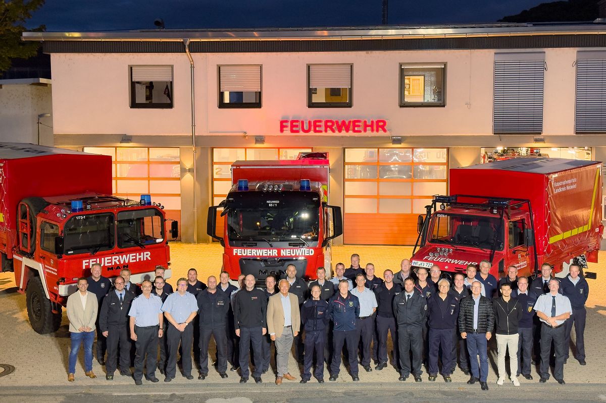 Neue Spezialfahrzeuge fr den Katastrophenschutz bergeben