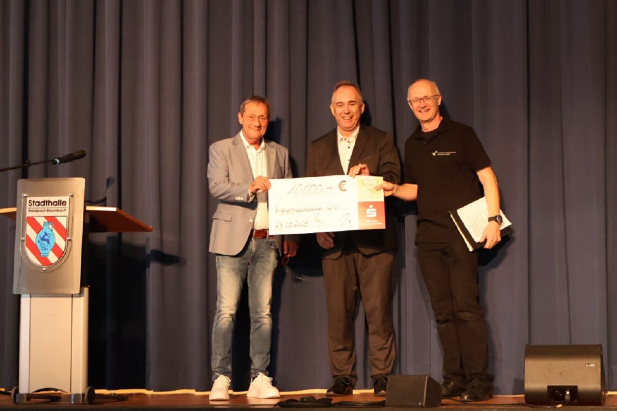 10.000 Euro zum Jubilum: Sparkassenstiftung frdert Kreismusikschule