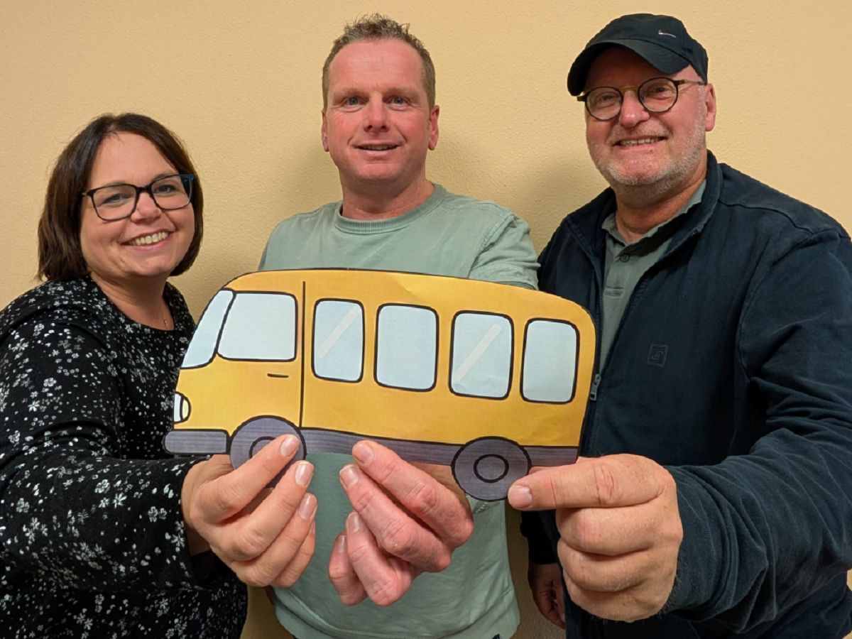 Mit Vollgas fr die Jugend: Jenny Mller, Jens Klappert und Ingo Molly setzen sich fr einen eigenen Bus ein. (Foto: Jugendpflege Betzdorf-Gebhardshain)
