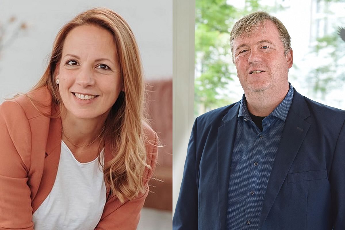 Am Tag der Inklusion moderiert Boglarka Beyer-Rickes das Inklusionscaf. Vorher informiert Thorsten Prenner von der Bundesagentur fr Arbeit ber den bergang vom Studium in den Beruf. (Fotoquelle: Universitt Siegen)