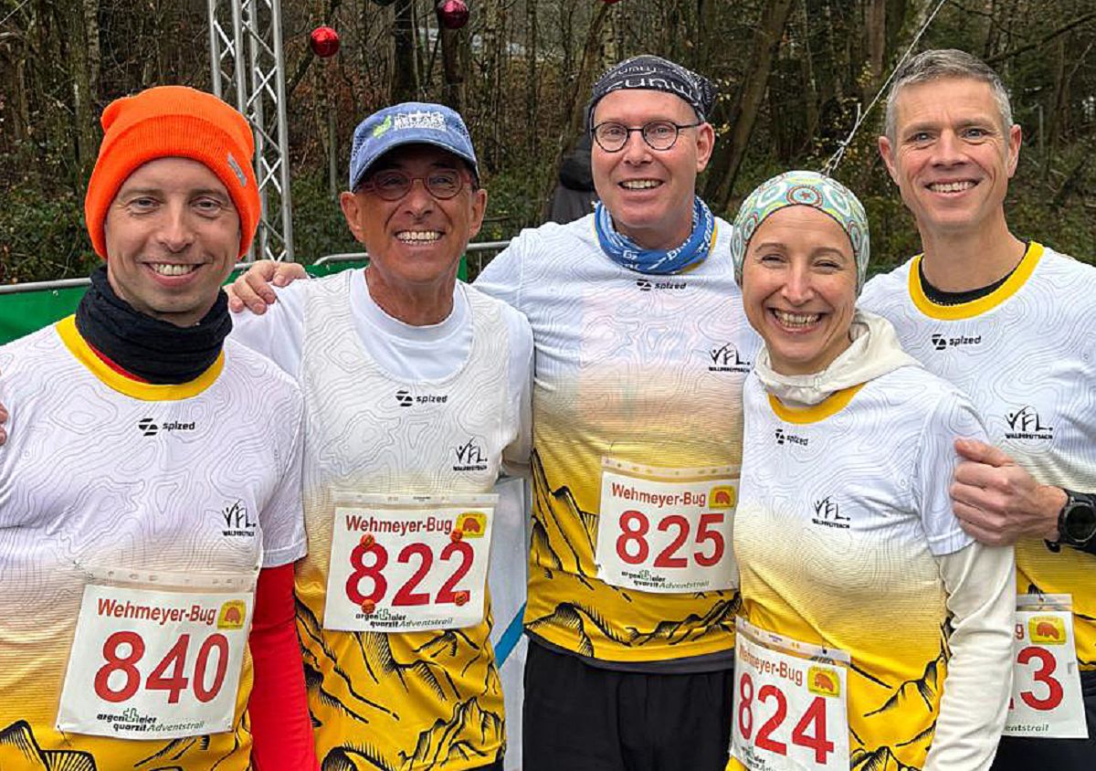 Eine erfolgreiche Premiere fr fnf Athleten des VfL Waldbreitbach beim Adventstrail in Argenthal (v.l.): Ricky Stiehler, Wolfgang Bernath, Achim Vogt, Iris von Schilling und Arne von Schilling. (Foto: VfL Waldbreitbach/Josef Ho)