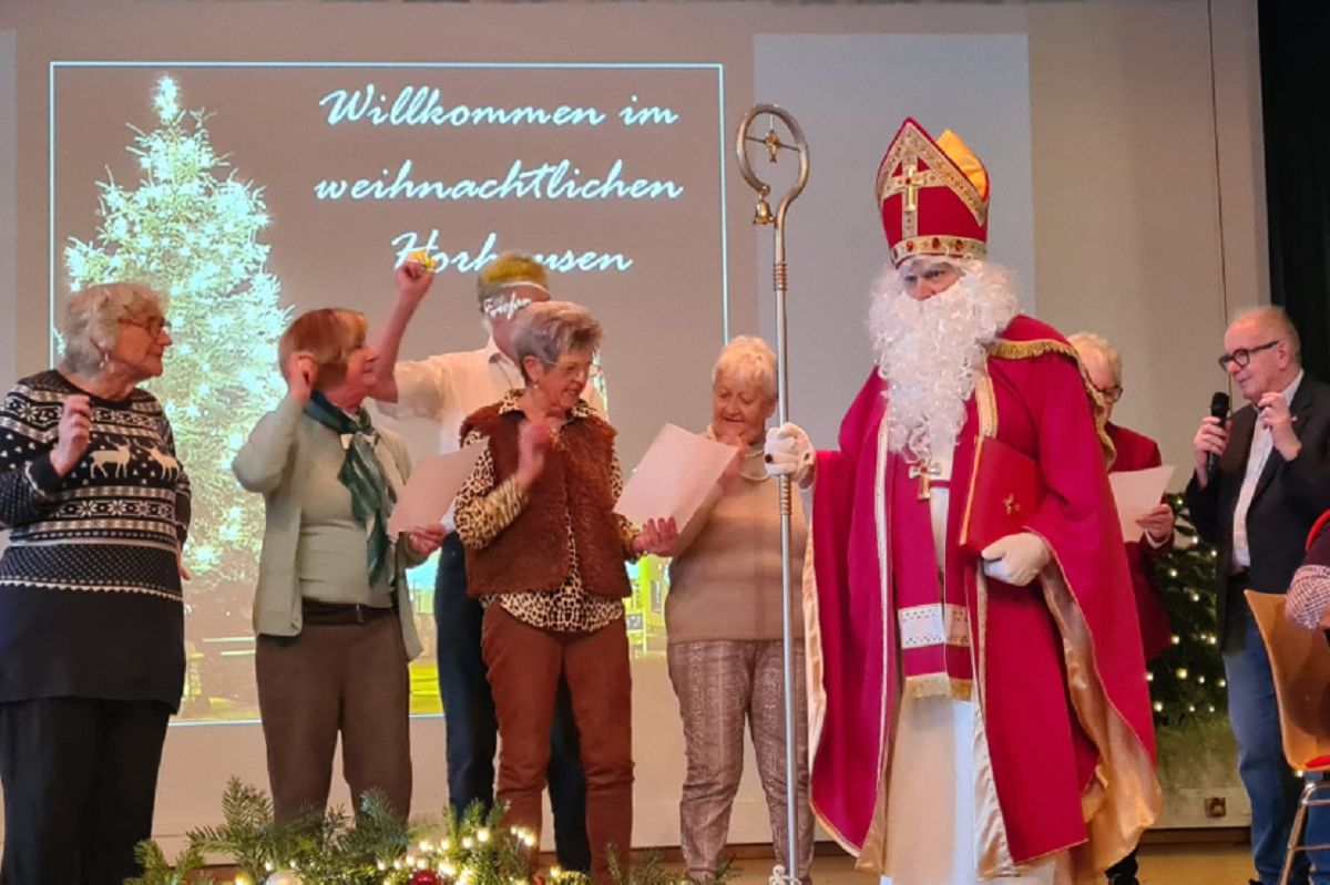 Weihnachtliche Kl�nge und nostalgische Erinnerungen: Seniorennachmittag in Horhausen begeistert
