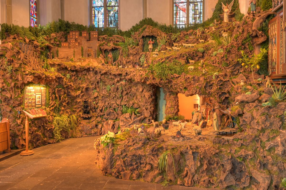 So wie auf den Fotos aus den Vorjahren wird die besondere Weihnachtskrippe auch in diesem Jahr wieder in die Pfarrkirche einladen. (Fotos: Thomas F. M�ller)