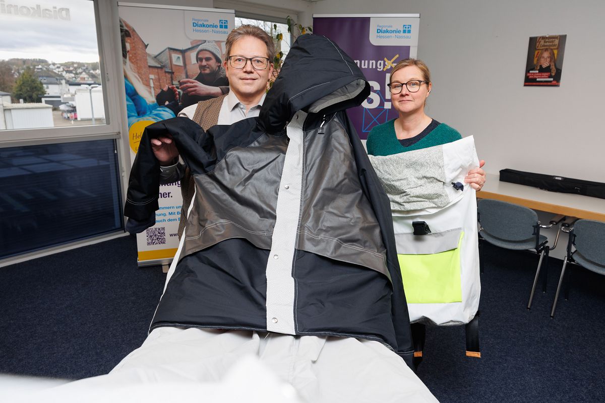 W�rme f�r den Winter: Sheltersuits f�r obdachlose Menschen im Westerwald