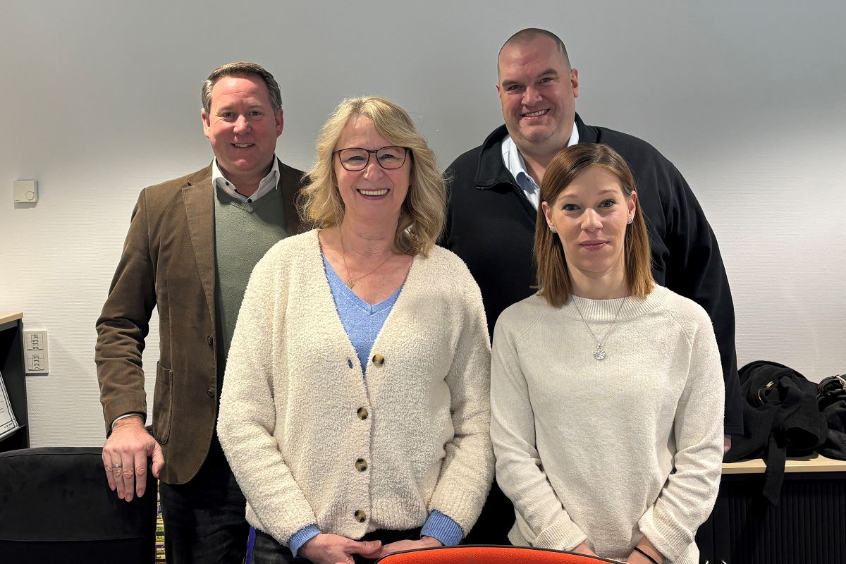 B�rgermeister Joachim Brenner, Oliver Pfeifer, Wiltrud Koenn und Jessica Pawlick (v.l.)(Foto: Verbandsgemeindeverwaltung Betzdorf-Gebhardshain/Jennifer Patt)
