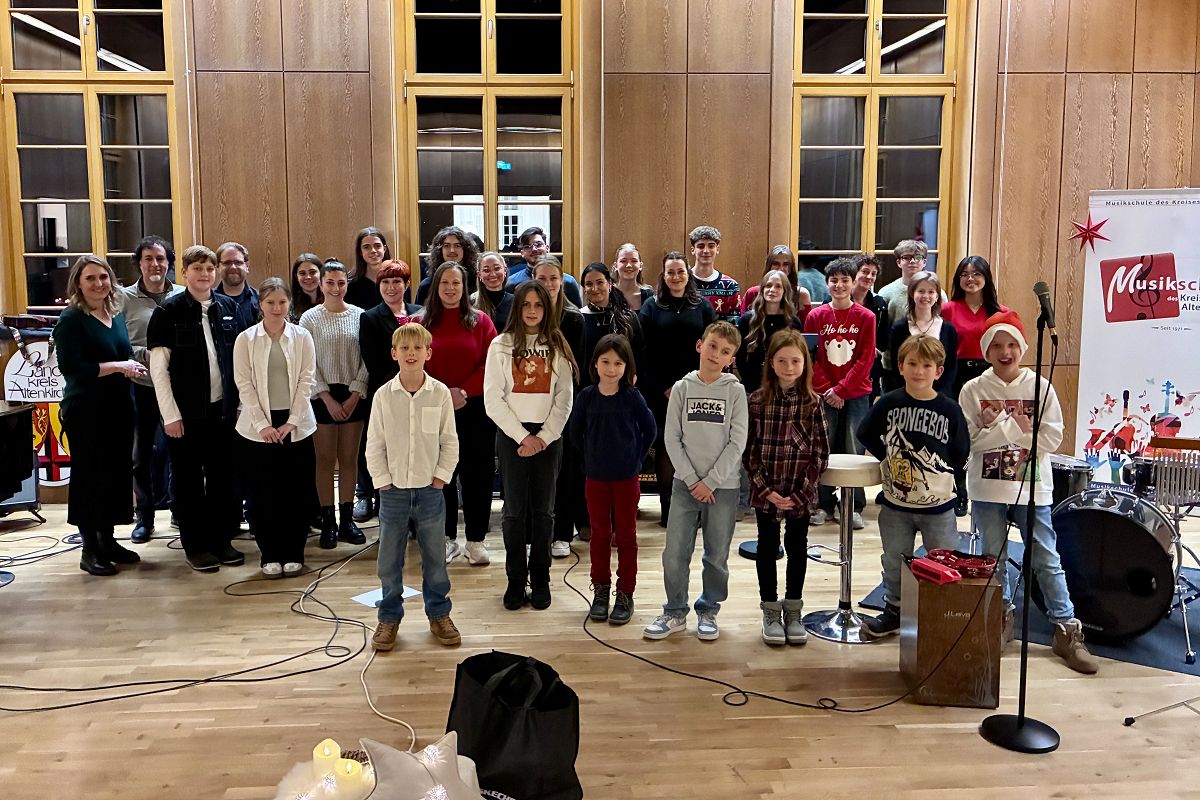 Die jungen Musikerinnen und Musiker freuen sich darauf, ihr Publikum auf einen Ausflug in den Zoo mitzunehmen. (Foto: Kreisverwaltung / Stefanie Neuhoff)
