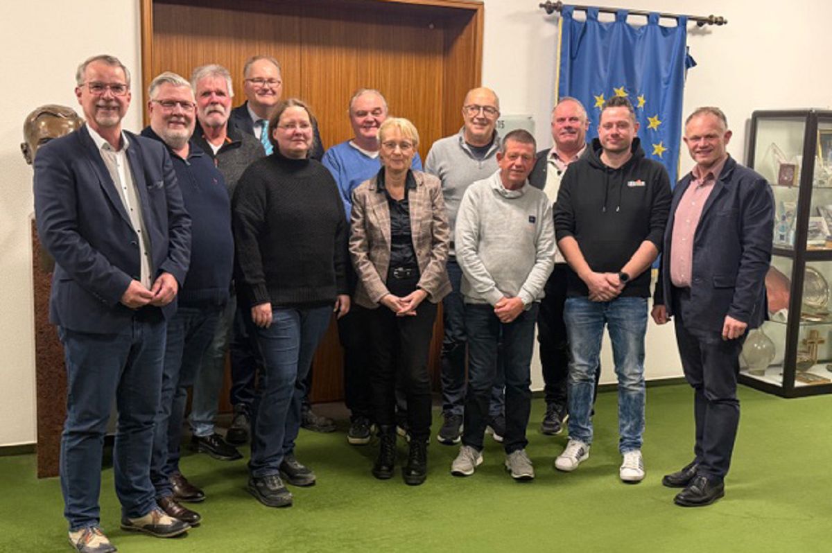 Zum Auftaktgespr�ch trafen sich die Ortsvorsteher der Neuwieder Stadtteile mit Oberb�rgermeister Jan Einig und im Raiffeisenzimmer. (Foto: Kathrin Witthuhn)
