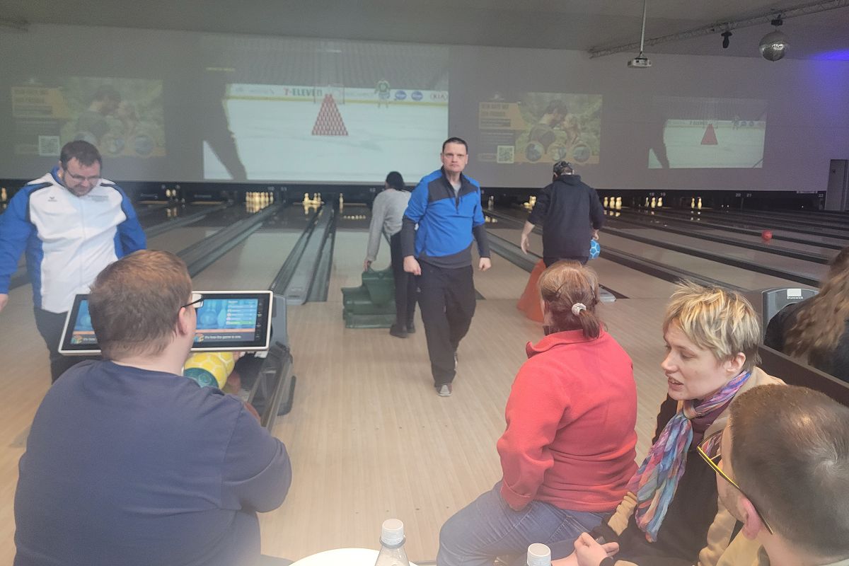 Mitten im Geschehen - Lebenshilfe Altenkirchen beim Special Olympics Bowlingturnier 2026 in Koblenz. (Fotoquelle: Gerlinde R�der)