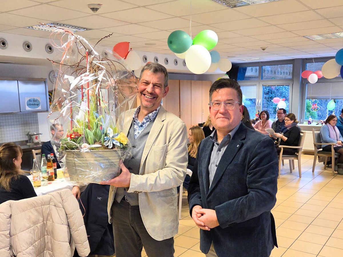 Ralf D�tsch mit B�rgermeister Frank Becker (Foto: Joscha W�lbert)