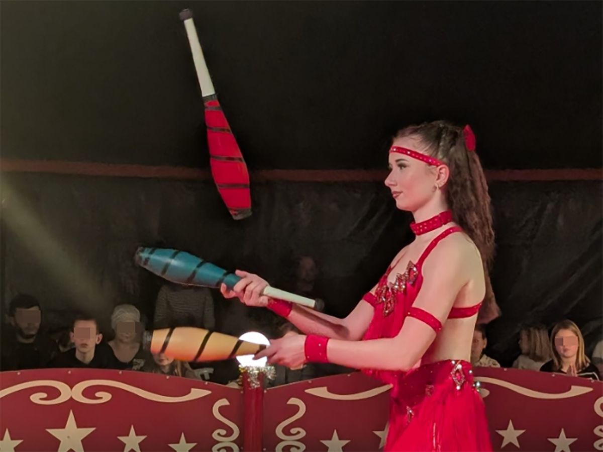 Nachwuchsjongleurin (Foto: Circus Alexis)