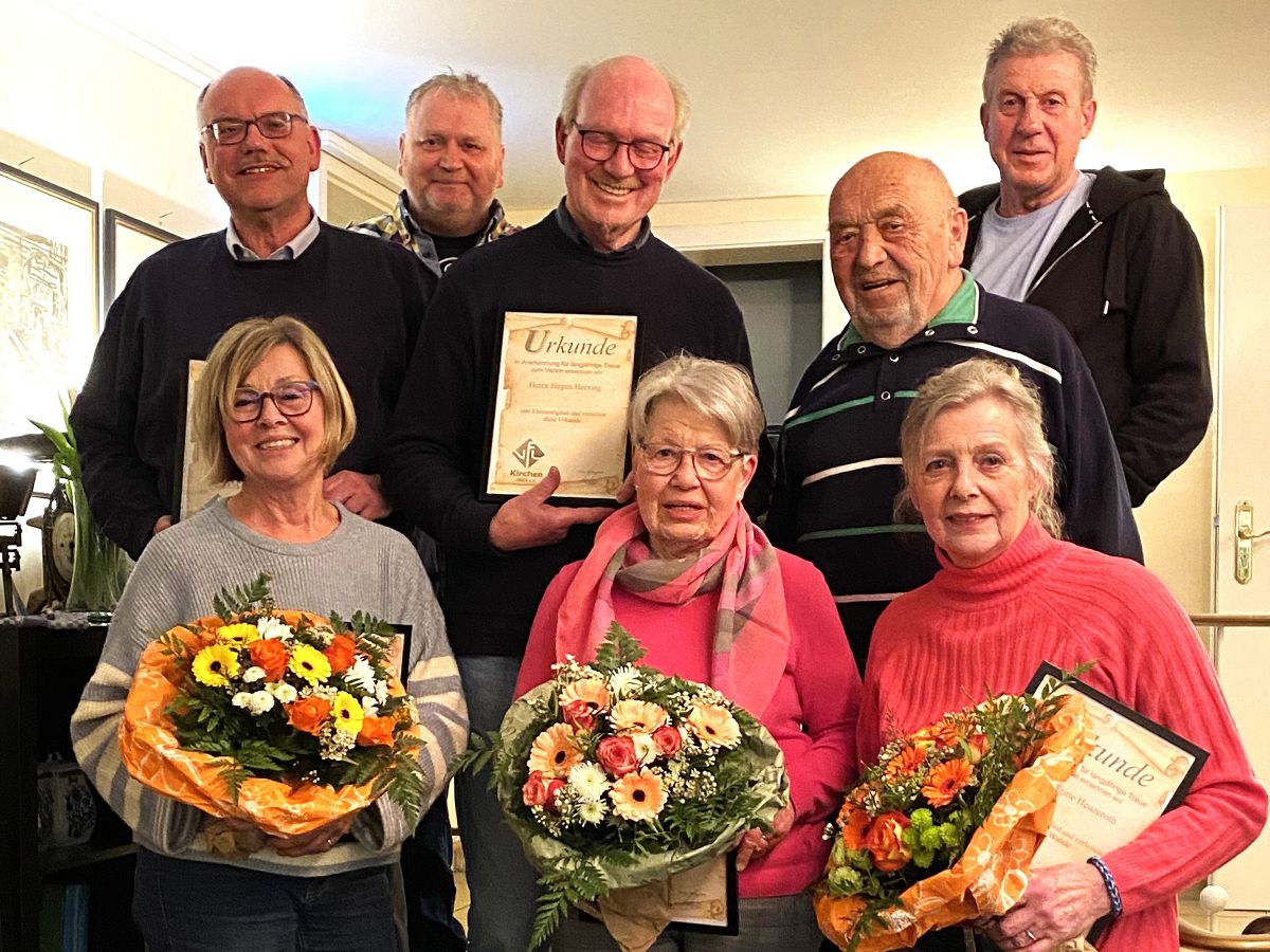 Oben: Thomas Schr�ter, Johannes Tietz (1. Vorsitzender), J�rgen Heering, Eberhard Patt und Andreas M�ller. Unten v.l.n.r.: sind Hannelore Brenner, Rosemarie Richstein und Brigitte Heuzeroth zu sehen. (Foto: Klaus-J�rgen Griese)
