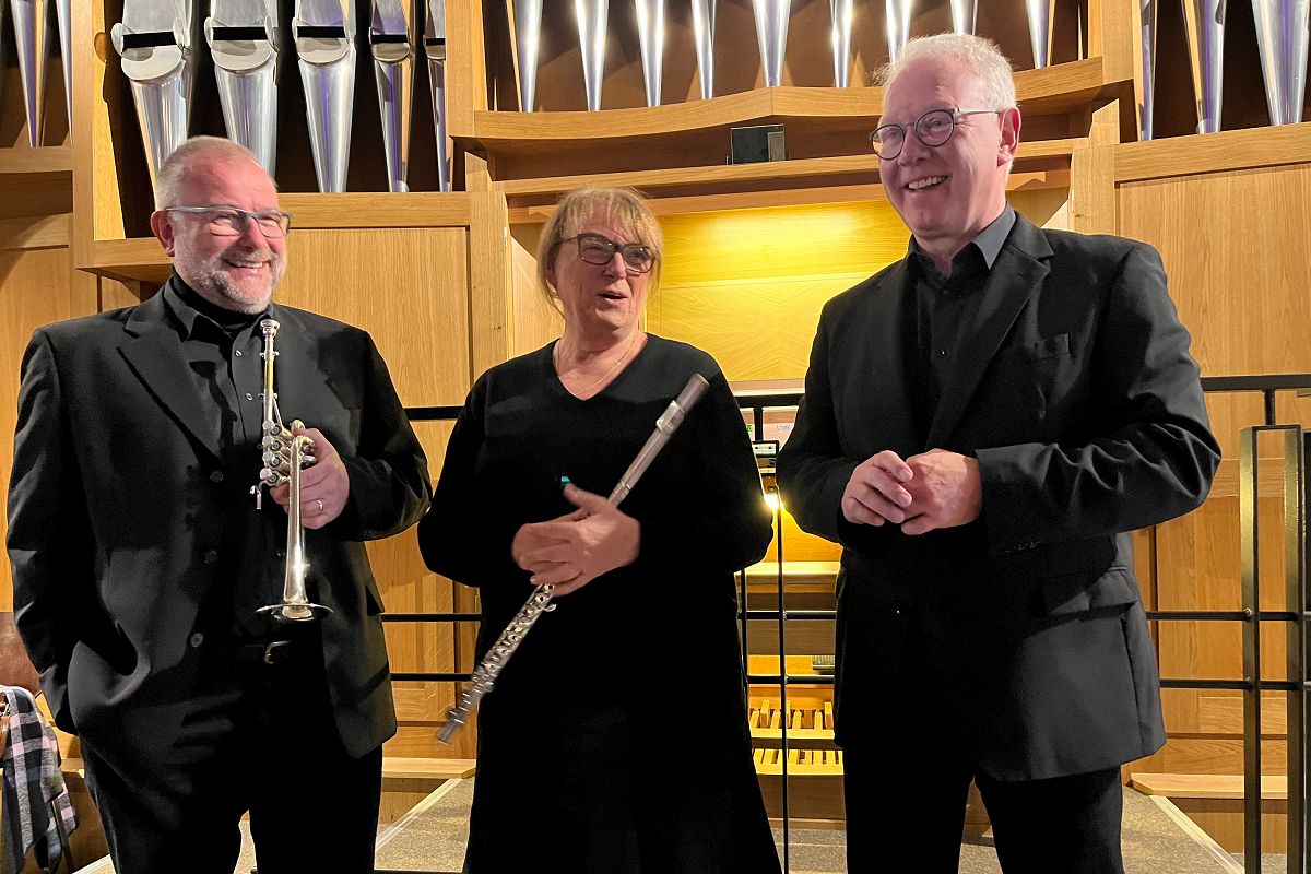 Trompeter Thomas Maur, Fl�tistin Gerda Koppelkamm-Martini und Organist Berthold Botzet (v.l.) geben zu Gunsten des Rhein-Wied Hospizes ein Benefizkonzert. (Foto: Elke Maur)