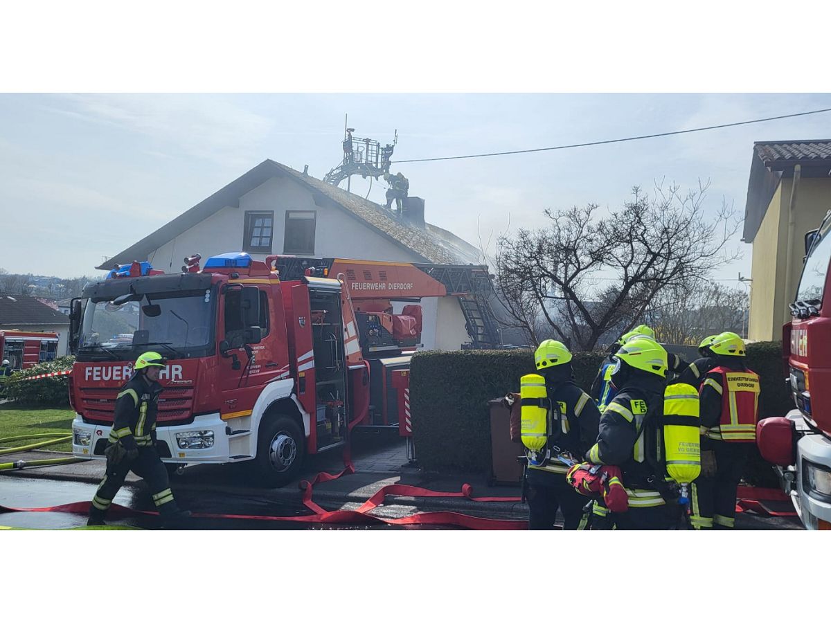 Aktualisiert: Feuerwehr rettete Menschen aus brennendem Gebäude in Herschbach