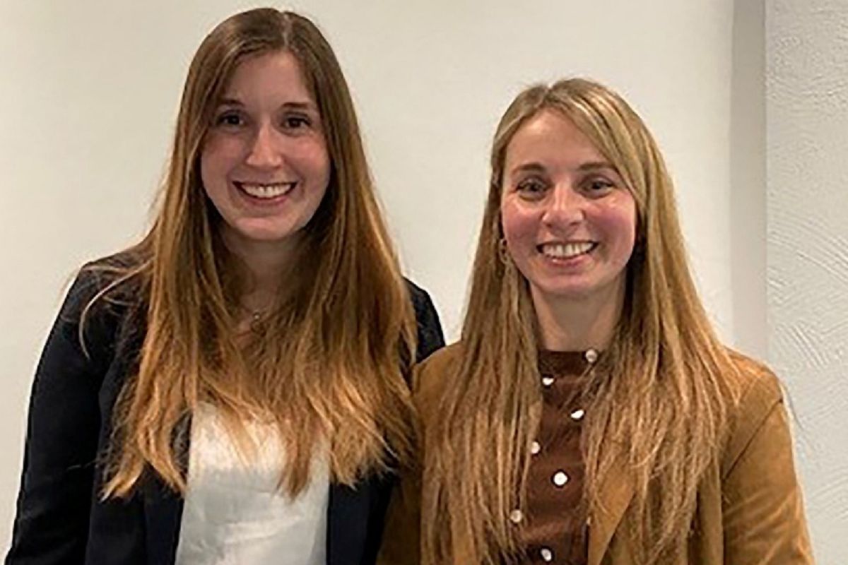 Dr. T�nde-Biborka Jenne (rechts) und Fachkoordinatorin Tina R�ckers referierten beim Siegener Forum Gesundheit, initiiert von der Selbsthilfekontaktstelle der Diakonie in S�dwestfalen. (Fotoquelle: Blazenka Sokolova/Diakonie in S�dwestfalen gGmbH)