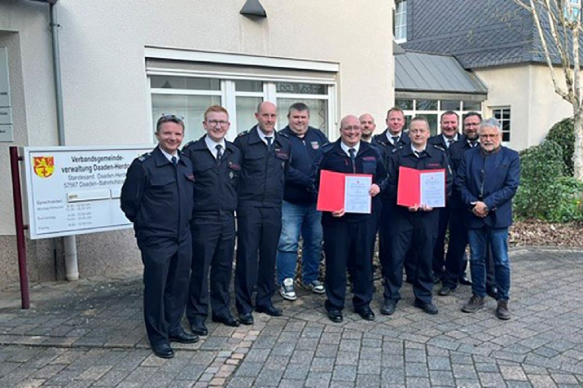 v.l.n.r.: Markus L�hr, Simon Schupp, Felix Krah, Maik Heuchel, Matthias Theis, Nico Ermert, Florian Knautz, Heiko Lichtenth�ler, Andree D�ster, Sven Peter Dielmann, Helmut St�hn (Fotoquelle: Claudia Blecker)