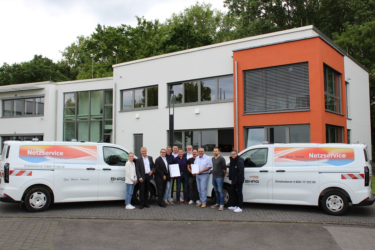 (v.l.n.r.): Julia L�tter, Heinz Esser, Kersten Kerl, Torsten Brix, Florian Wicharz, Rudi Marienfeld, Stephan Reuter, Sascha Schulz, Christoph Prokopy, Markus Warnke, Markus Radermacher (Fotoquelle: Daniela Paffhausen)