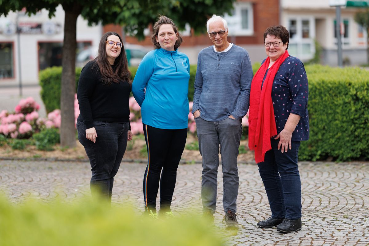 Die vier Synodalen (v.l.) Elisabeth Huhn, Sabrina Loth, Dieter Eller und Rotraud Weber. (Foto: Peter Bongard)