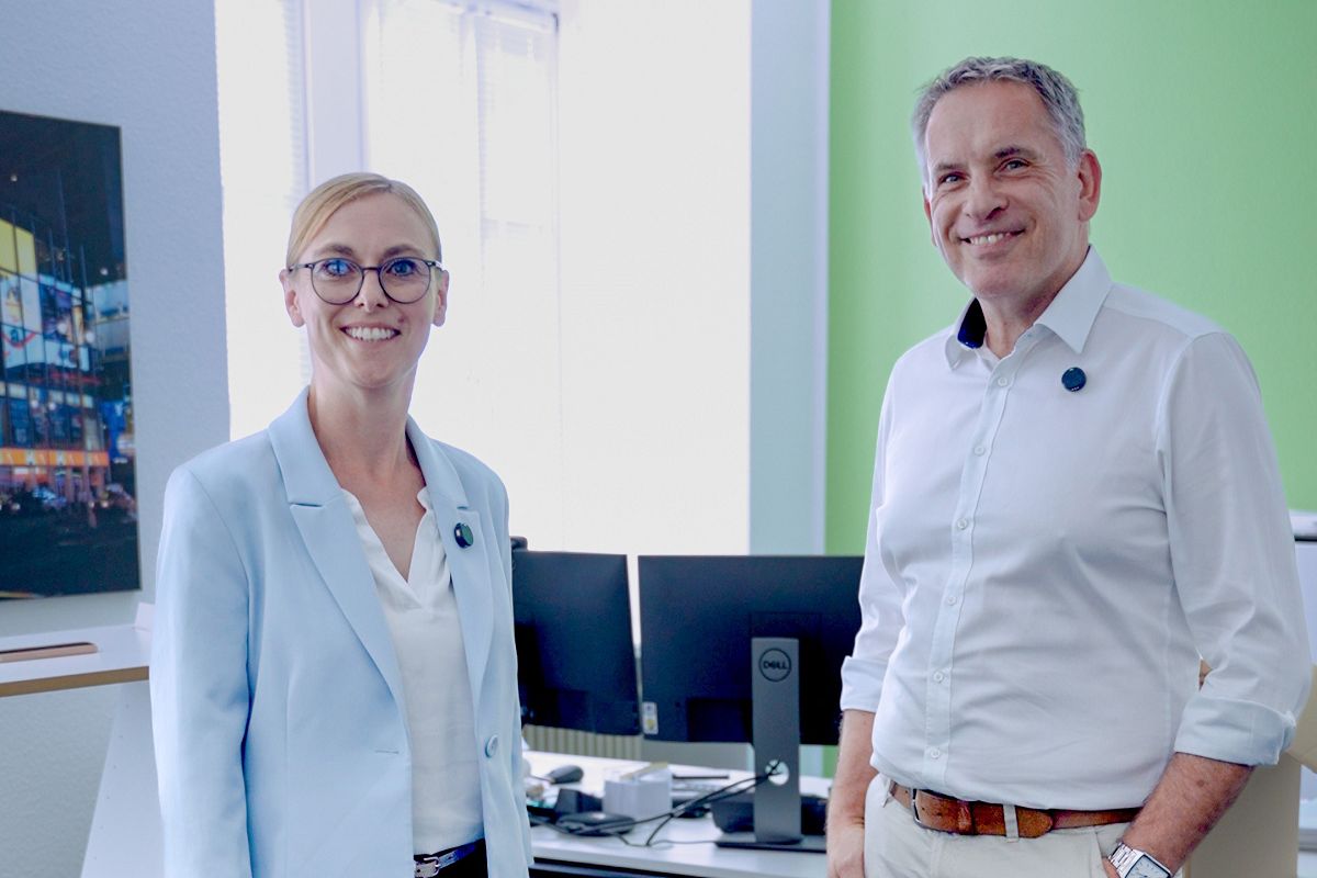 Beatrice Charrier �bernimmt die Leitung der Stabsstelle Unternehmenskommunikation & Marketing und damit die Funktion der Unternehmenssprecherin der Marienhaus-Gruppe. Sie folgt auf Dietmar Bochert (62), der sich nach mehr als f�nf Jahren aus der operativen Leitung des Bereichs verabschiedet. (Foto: Stefan Riske)