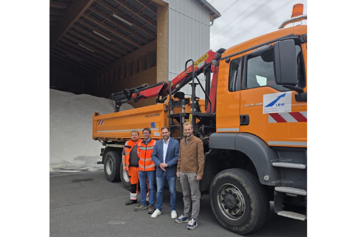 Landtagsabgeordnete informieren sich �ber Arbeit der Stra�enmeisterei