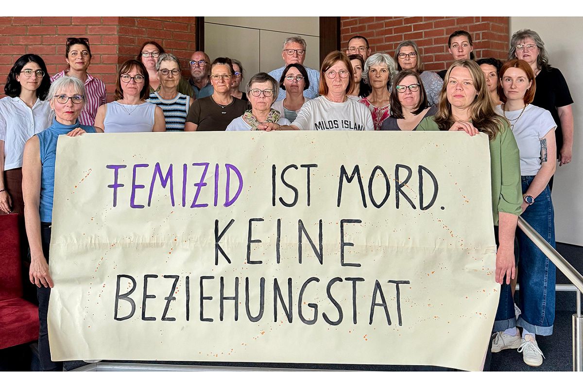 Die Mitglieder des Regionalen Runden Tisch Rhein-Westerwald kl�ren zu Femiziden auf. (Foto: Petra Baldus)