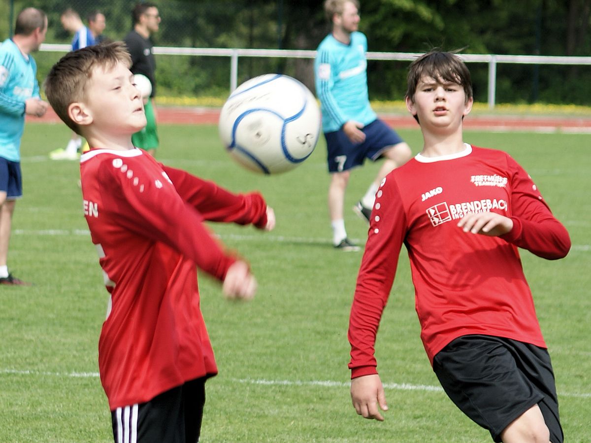 U14-Faustballer des VfL Kirchen gewinnen Landesmeisterschaft