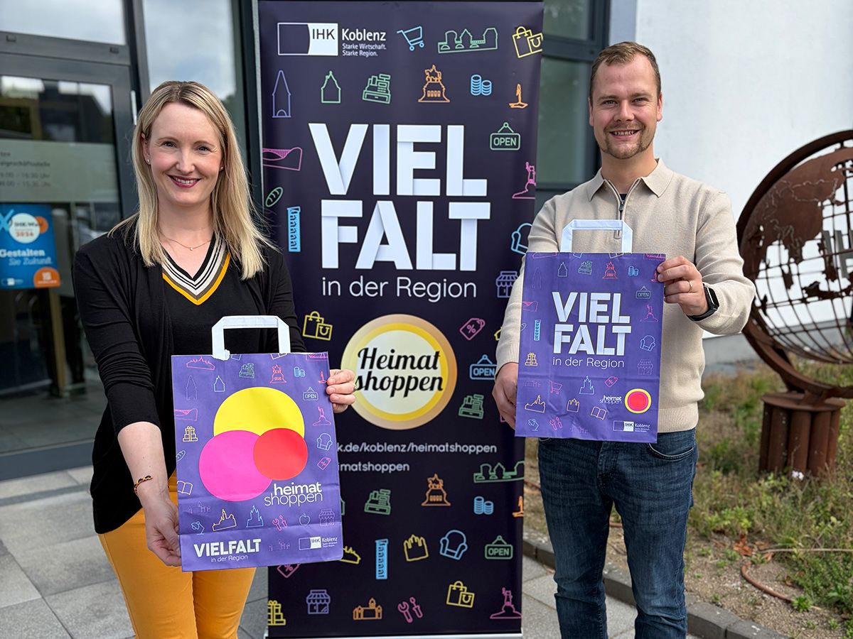 Kristina Kutting, IHK-Regionalgesch�ftsf�hrerin f�r Altenkirchen und Neuwied, gemeinsam mit IHK-Regionalberater Frederik Fein. (Foto: Katrin Cerullo | IHK Koblenz)