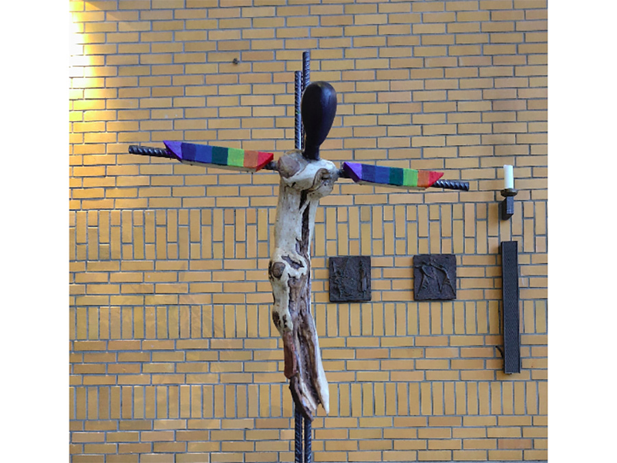 Kreuz von Peter Schwarz, das er der Offenen Gemeinde zu Beginn des Jahres geschenkt hatte. (Foto: Josef Freise)