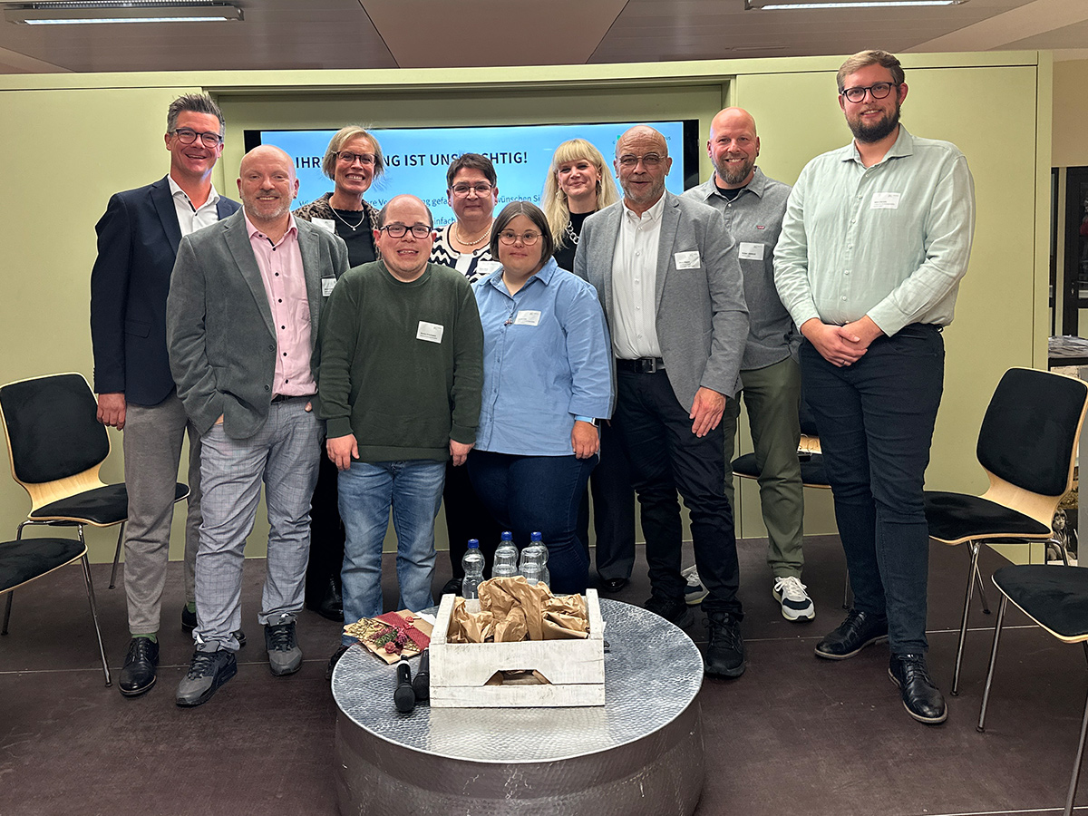 v.l.n.r.: Peter Jung, Mario Dieninghoff, Christiane Kahlert, Markus Dreydoppel, Marita Kirst, Sophia Kirst, Frauke Pischl, Elmar Wagner, Michael Jablonski, Bj�rn Ulbricht
(Foto: Katrin Zieger)