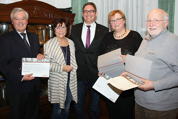 Mitgliederehrung bei der CDU Heimbach-Weis/Block: (v.l.n.r.) Jubilar Michael Mhlen, stellv. Vorsitzende Ruth Kfer, Vorsitzender Markus Blank, Jubilarin Marita Blank und Jubilar Uwe Schimmig.
