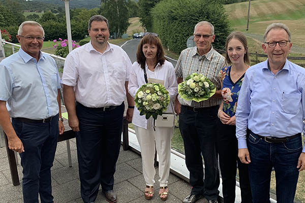 Gruppenfoto mit Gewinnern: (v.l.n.r.) Landrat Achim Hallerbach, Fraktionsvorsitzender Michael Christ, Susanne Gegautzki (Platz 1), Karl-Heinz Jckel (Platz 2), MdL Ellen Demuth und MdB Erwin Rddel. Foto: CDU