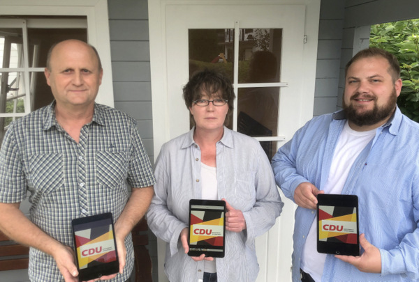 Matthias Mockenhaupt, Silke Ebach und Wolfgang Gnther (von rechts) vom Friesenhagener CDU-Vorstand setzen auf mehr Brgernhe und Transparenz. (Foto: CDU)