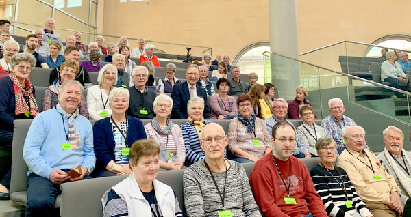 Auf der Besuchertribne des Reichstags traf sich die CDU-Delegation aus Herdorf mit ihrem Bundestagsabgeordneten Erwin Rddel (3. Reihe, Bildmitte). (Foto: CDU)