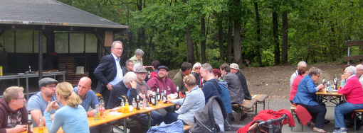 Bei schnstem Sptsommerwetter trafen sich Mitglieder, Freunde und Bekannte der CDU-Verbnde Herdorf, Daaden und Neunkirchen, um gemeinsam an der Grillhtte Dermbach ihr Sommerfest zu feiern. (Foto: CDU Herdorf) 