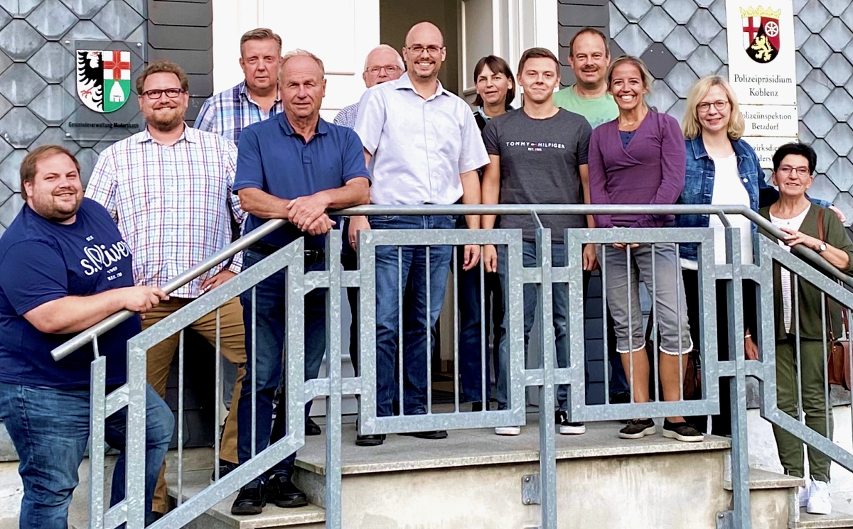 Von rechts: Annette Dcker, Verena Hof, Prof. Dr. Julia Naskrent, Klaus Baldus, Fabio Denter, Elisabeth Rttgen, Christian Ruf, Wolfgang Stinn, Ulrich Merzhuser, Theo Klein, Georg Seidenfu, Matthias Mockenhaupt. (Foto: Matthias Mockenhaupt)