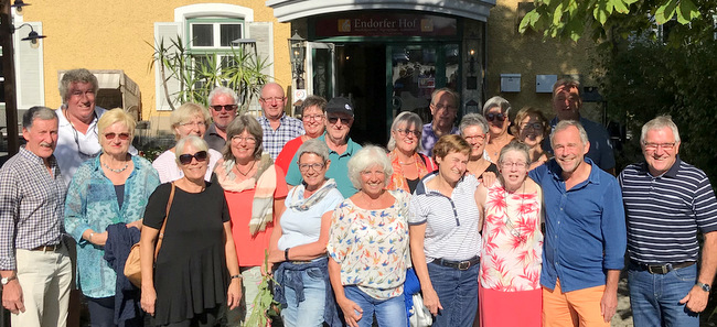 Hatten viel Spa am Jubilums-Unterricht im Chiemgau: Die Teilnehmer der 68er Abschlussklassen 10M und 10K der Betzdorfer Realschulen. (Foto: privat) 