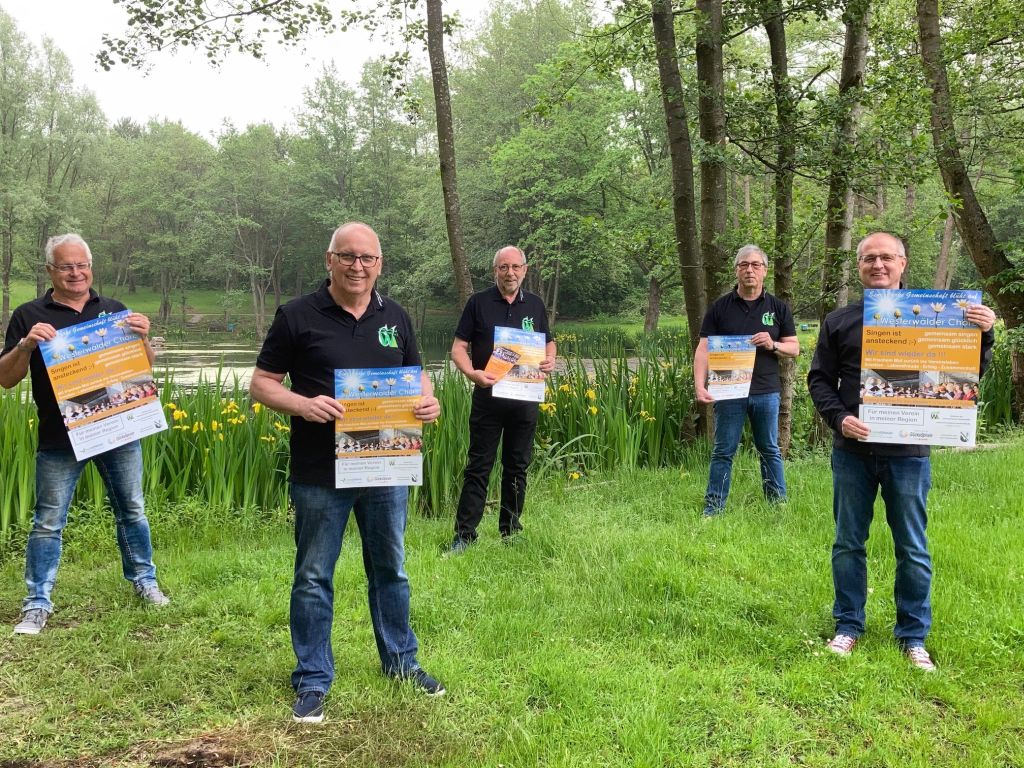 Der geschftsfhrende Vorstand des Chorverbandes Westerwald stellt die Flyer- und Plakataktion vor. V.l.n.r: Raimund Schfer (Schatzmeister), Lothar Riebel (Schriftfhrer), Alfred Labonte (Vorsitzender), Mario Siry (Chorleiter), Rdiger Herling (stellvertretender Vorsitzender). Foto: privat