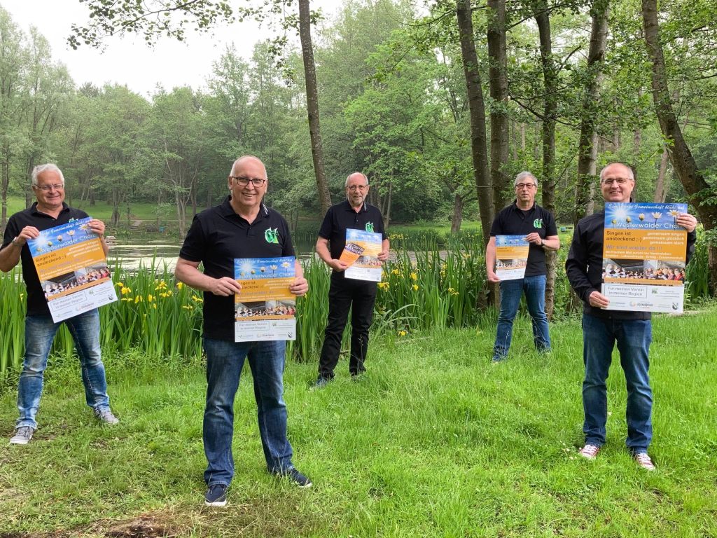 Der geschftsfhrende Vorstand des Chorverbandes Westerwald stellt die Flyer- und Plakataktion vor. V.l.n.r: Raimund Schfer (Schatzmeister), Lothar Riebel (Schriftfhrer), Alfred Labonte (Vorsitzender), Mario Siry (Chorleiter), Rdiger Herling (stellvertretender Vorsitzender). Foto: privat