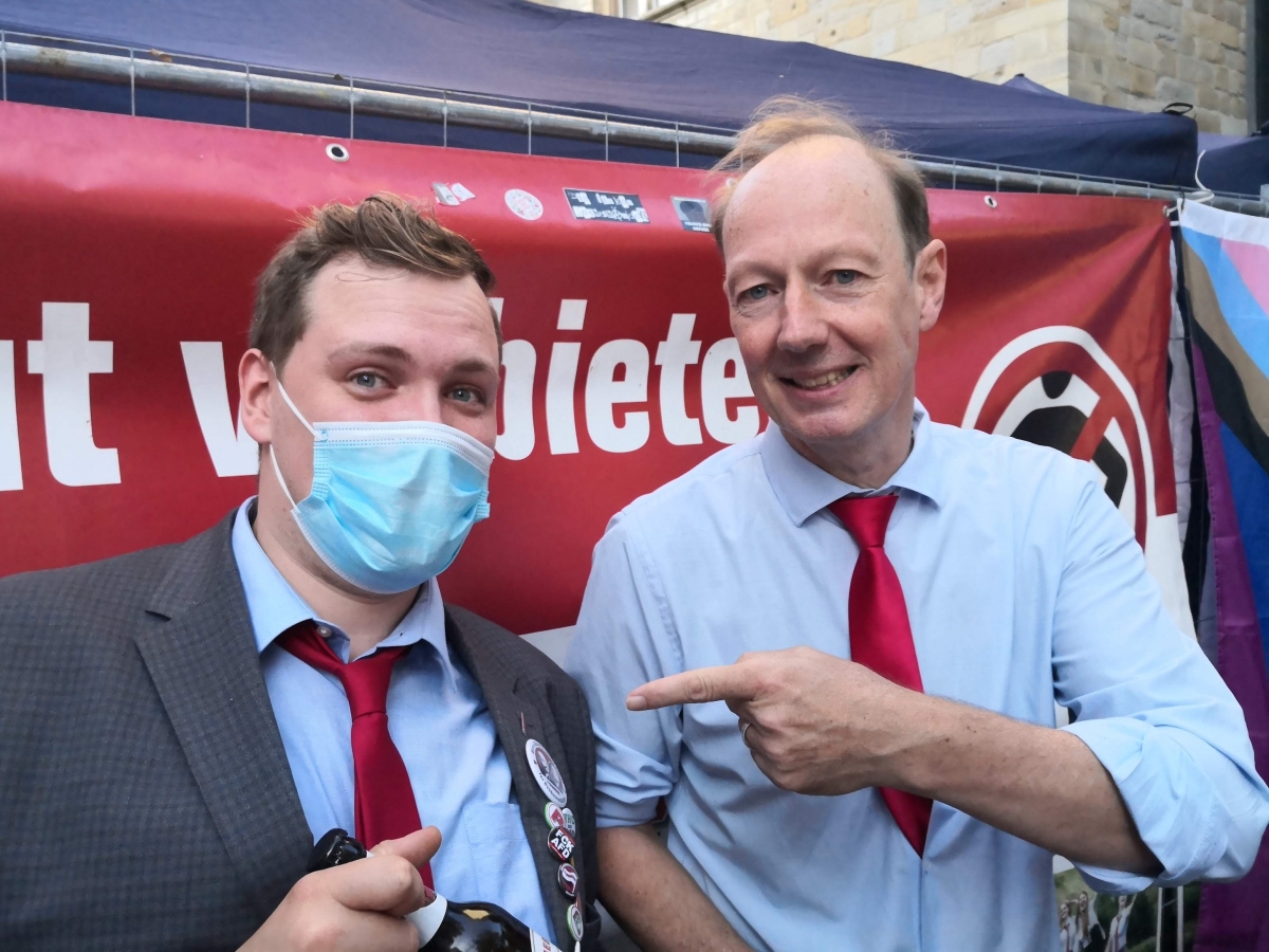 Christian Link mit seinem Vorbild, dem Grnder "Der Partei", Martin Sonnenborn. (Foto: Kandidat) 