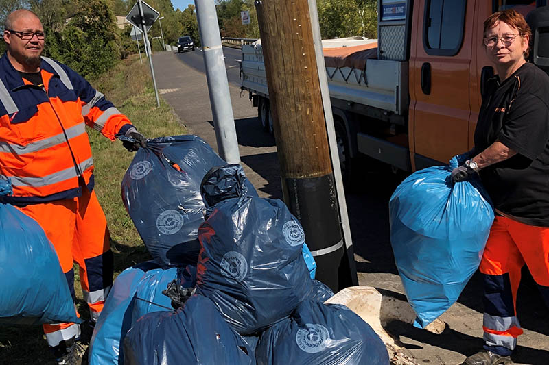 Schon bemerkenswert, was die freiwilligen Helferinnen und Helfer am Straenrand fanden. Foto: Stadt Neuwied