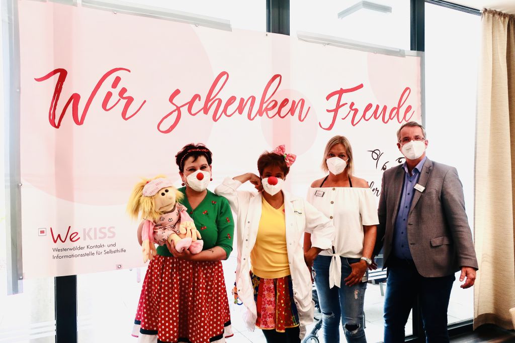 Doktor Molli Lakrizze (Ute Hildebrandt), Doktor Gnseblmchen (Christina Gauer), Pflegedienstleiterin Nicole Bergerforth und Einrichtungsleiter Sven Lefkowitz. Foto: privat