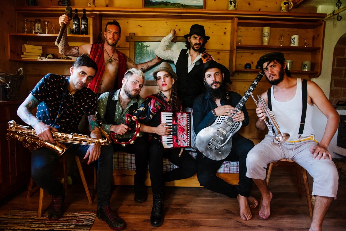 Neitersen: Argentinische Musik-Piraten mit Balkan-Beat, Reggae, Cumbia, Rock und Ska 

