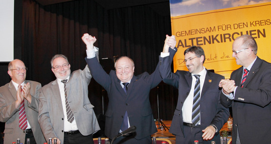 Herbst 2013: Michael Lieber (Mitte) wird erneut Landratskandidat der CDU. Jetzt wollen die Christdemokraten im Kreis die Suche nach einem Bewerber fr die Nachfolge starten. Kreisvorsitzender Michael Wschenbach, MdL (links), plant eine Mitgliederbefragung. (Foto: CDU/Archiv AK-Kurier) 