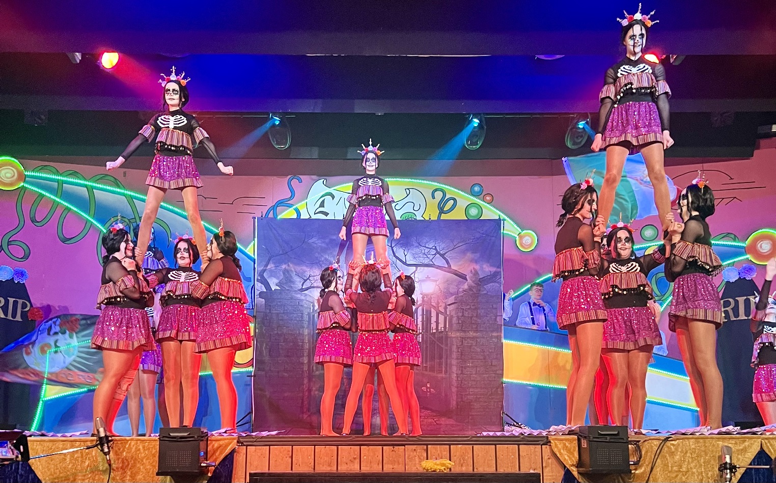 Das HCV-Juniorenballett begeisterte mit dem diesjhrigen Showtanz zum Motto "Dia de los muertos". (Foto: Kerstin Schfer) 